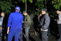 Tim gabungan melaksanakan evakuasi pada peristiwa longsor di Mamuju (ist)