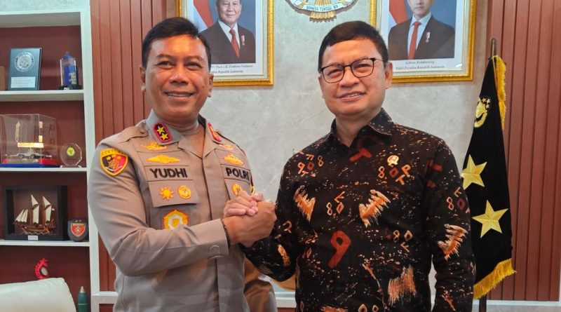 Kepala Badan Pengawas Obat dan Makanan (BPOM) RI, Taruna Ikrar, mengadakan pertemuan khusus dengan Kepala Kepolisian Daerah Sulawesi Selatan (Kapolda Sulsel), Irjen Pol Yudhiawan Wibisono, di Mapolda Sulsel pada Selasa, 28 Januari 2025.