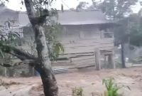 Satu rumah rusak diterjang banjir di Polman