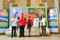 Menpora Dito Ariotedjo bersama dengan Pemuda Disabilitas, Wamenpora, Eaffi Ahmad dan Mika Tambayong