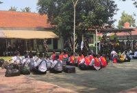 Pelajar sedang mengikuti prosesi Pendidikan Militer Ala Dedi Mulyadi di Resiman Purwakarta