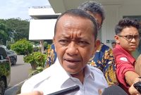 Bahlil Lahadalia Menteri ESDM  di Kompleks Istana, Jakarta, Kamis (22/5/2025).(sumber; KOMPAS.com/Rahel) 