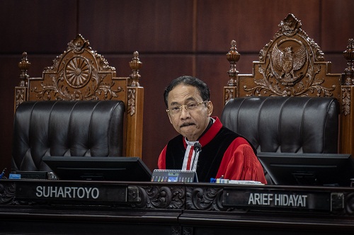 Ketua Mahkamah Konstitusi Suhartoyo memimpin sidang pengucapan putusan sela (dismissal) sengketa Pilkada 2024 di Gedung Mahkamah Konstitusi, Jakarta, Selasa (4/2/2025). Mahkamah Konstitusi menggelar sidang pengucapan putusan sela (dismissal) yang berlangsung pada Selasa (4/2) dan Rabu (5/2) untuk 310 perkara perselisihan hasil pemilihan umum gubernur, bupati, dan wali kota (PHPU kepala daerah) atau sengketa Pilkada 2024. ANTARA FOTO/Bayu Pratama S/tom.