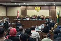 Ahli hukum pidana Universitas Gadjah Mada (UGM) Muhammad Fatahillah Akbar saat dihadirkan sebagai saksi dalam sidang dugaan suap dan perintangan penyidikan yang menjerat Sekretaris Jenderal PDI-P Hasto Kristiyanto di Pengadilan Tipikor Jakarta Pusat, Kamis