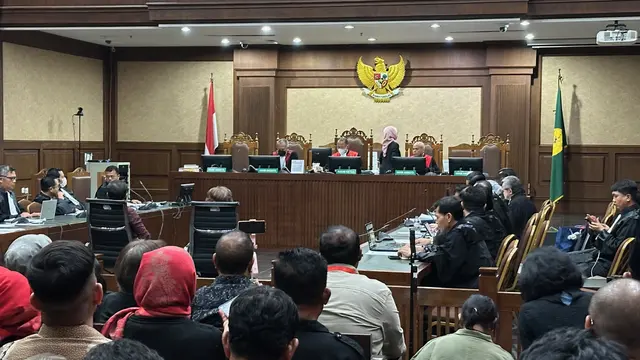Ahli hukum pidana Universitas Gadjah Mada (UGM) Muhammad Fatahillah Akbar saat dihadirkan sebagai saksi dalam sidang dugaan suap dan perintangan penyidikan yang menjerat Sekretaris Jenderal PDI-P Hasto Kristiyanto di Pengadilan Tipikor Jakarta Pusat, Kamis