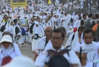 Jamaah Haji Indonesia Jalan Kaki