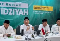 Ketua Umum PBNU KH Yahya Cholil Staquf (tengah) di Gedung PBNU, Jalan Kramat Raya 164, Jakarta, Jumat (28/11/2025). (Foto: NU Online/Haekal)