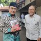 Mantan Ketua MK Jimly Asshiddiqie (kiri) dan Ketum PAN sekaligus Menko Pangan Zulkifli Hasan (Zulhas) (kanan) di rumah dinas Zulhas, Jalan Widya Chandra, Jakarta, Rabu (26/11/2025).(KOMPAS.com/NICHOLAS RYAN ADITYA) 