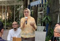 Mantan Dirut PT ASDP Indonesia Ferry (Persero), Ira Puspadewi terlihat emosional ketika mengenang ketika berada di penjara dalam Syukuran Tumpengan di Rumah Perubahan, Bekasi, Jawa Barat, Sabtu (29/11/2025)