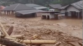 Banjir di Kab. Tapanuli Tengah (sumber: CNBC Indonesia)