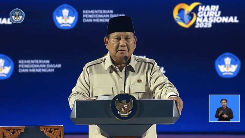 Presiden Prabowo Subianto menyampaikan sambutan dalam Puncak Peringatan Hari Guru Nasional 2025 di Indonesia Arena, Kompleks Gelora Bung Karno, Jakarta, Jumat (28/11/2025). (Tangkapan Layar 