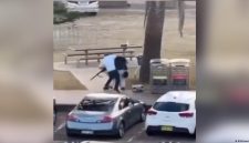 Hasil Tangkapan Layar seorang Warga Sipil Menghentikan Penembakan