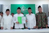 Ketua Umum PBNU Gus Yaqur bersama dengan Pengurus di kantor PBNU