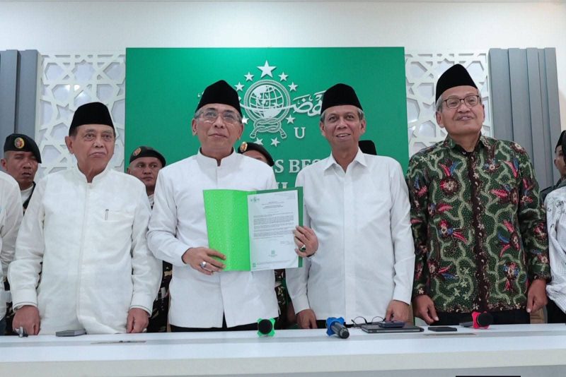 Ketua Umum PBNU Gus Yaqur bersama dengan Pengurus di kantor PBNU