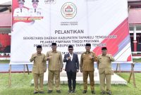 Masinton Pasaribu, Bupati Tapteng (Tengah)