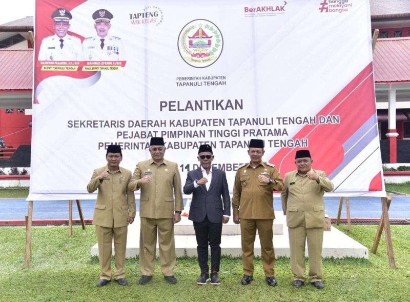 Masinton Pasaribu, Bupati Tapteng (Tengah)