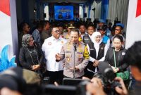 kapolri, Listiyo Sigit Prabowo di Dampingi sejumlah pejabat menziarahi makam Marsinah