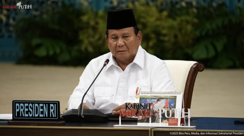 Presiden Prabowo, memberi arahan di sidang kabinet Paripurna 