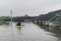 Kondisi Banjir sekitar sungai Cisadane (Sumber: Tangerang)