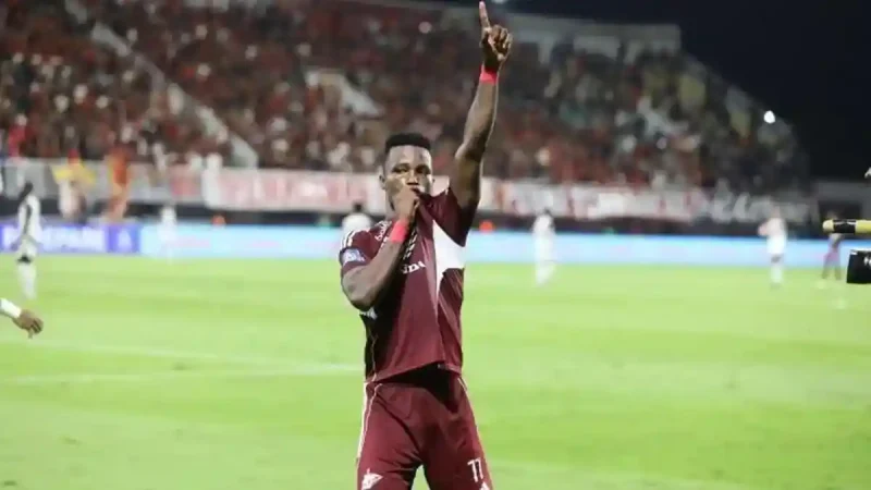 Penyerang PSM Makassar Abu Kamara