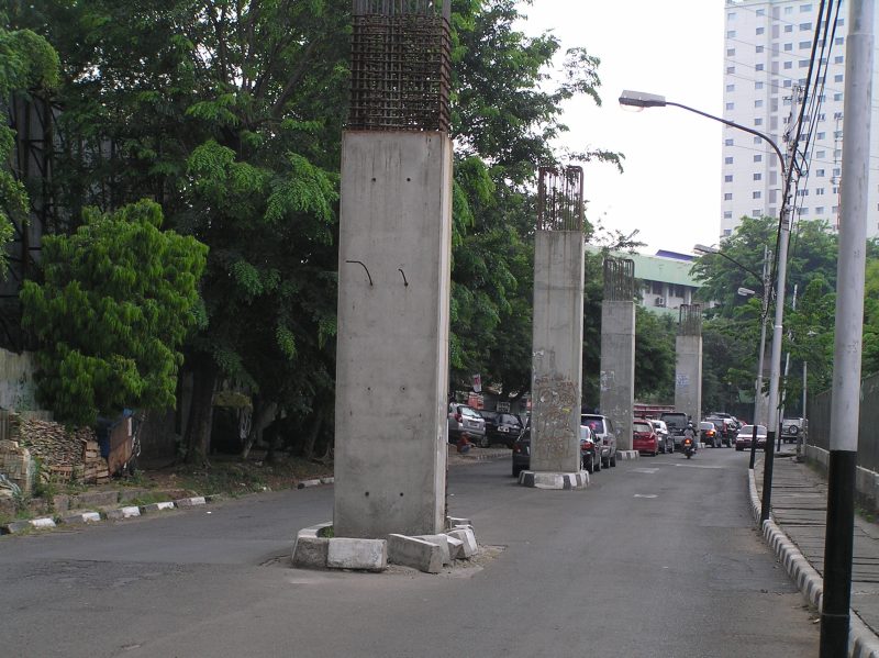 MONOREL JAKARTA MANGKRAK (Sumber: Wikipedia)