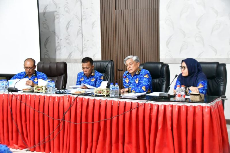 Rapat Bupati bersama Unsur Pemda membahas Perumda