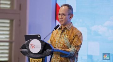 Ketua Dewan Komisoner OJK, Mahendra Siregar