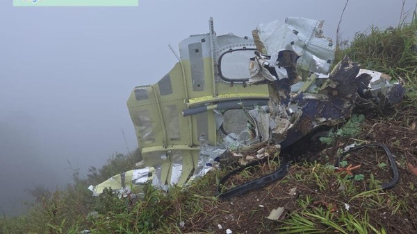Penampakan Serpihan Pesawat ATR 42 (Sumber: Detik.com)