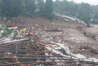 Rumah Warga Terkena Longsor (Sumber: CNBC.com)