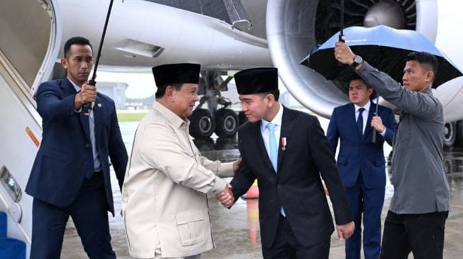 Kedatanga prabowo disambut Wapres gibran (Sumber: Suara.com)