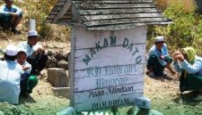 Makam Puang Alinduang di Palipi Soreang (Sumber: Arsip Ponpes Salafiyah saat melakukan kunjungan ziarah)