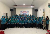 Rahmawati Wardin (ketua TP PKK Desa Palipi Soreang) Bersama para pengurusnya