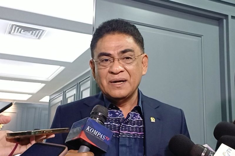 PDI P, Andreas Hugo Pareira Sebut Pemotongan Gaji Harus Dimulai dari Presiden (Sumber: Kompas.com)