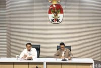 KPK MENETAPKAN TERSANGKA BUPATI CILACAP BERSAMA SEKDANYA (Sumber: Detik.com)