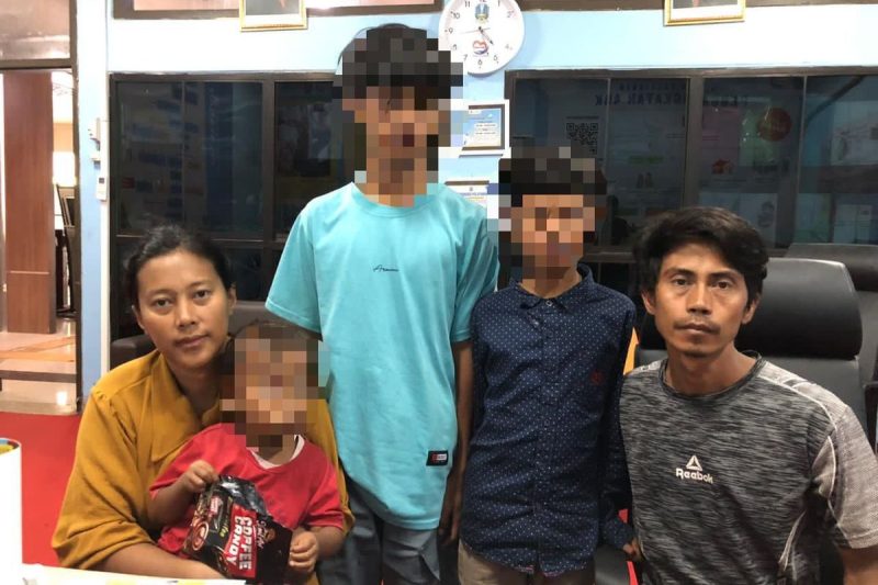 Kehabisan Ongkos Mudik, Pasutri dan 3 Anaknya Terdampar (Kompas.com)
