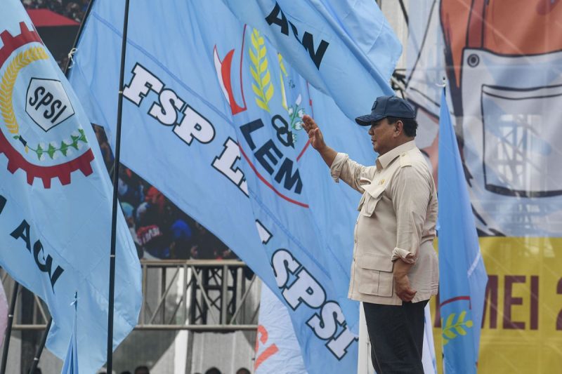 Presiden Prabowo Rayakan May Day di Monas Simbol Kedekatan Negara dan Buruh (Kompas.com).