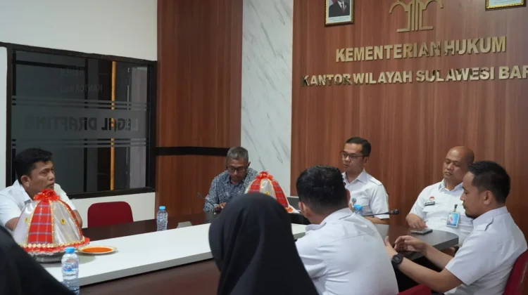 Kunjungan Badan Pembentukan Peraturan Daerah DPRD Kabupaten Majene di Ruang Rapat Baharuddin Lopa (Sumber: RRI Mamuju)