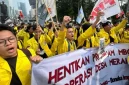 MAHASISWA UI DEMO USUNG 8 TUNTUTAN (Sumber: BBC)