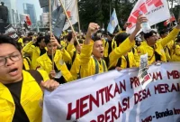 MAHASISWA UI DEMO USUNG 8 TUNTUTAN (Sumber: BBC)